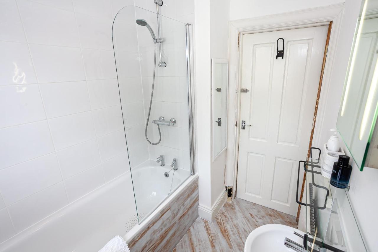 Cosy 2 Bed Apartment - Close To Leeds Centre Buitenkant foto