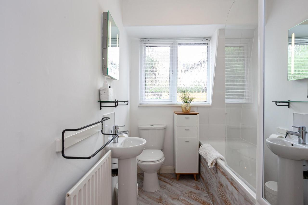 Cosy 2 Bed Apartment - Close To Leeds Centre Buitenkant foto